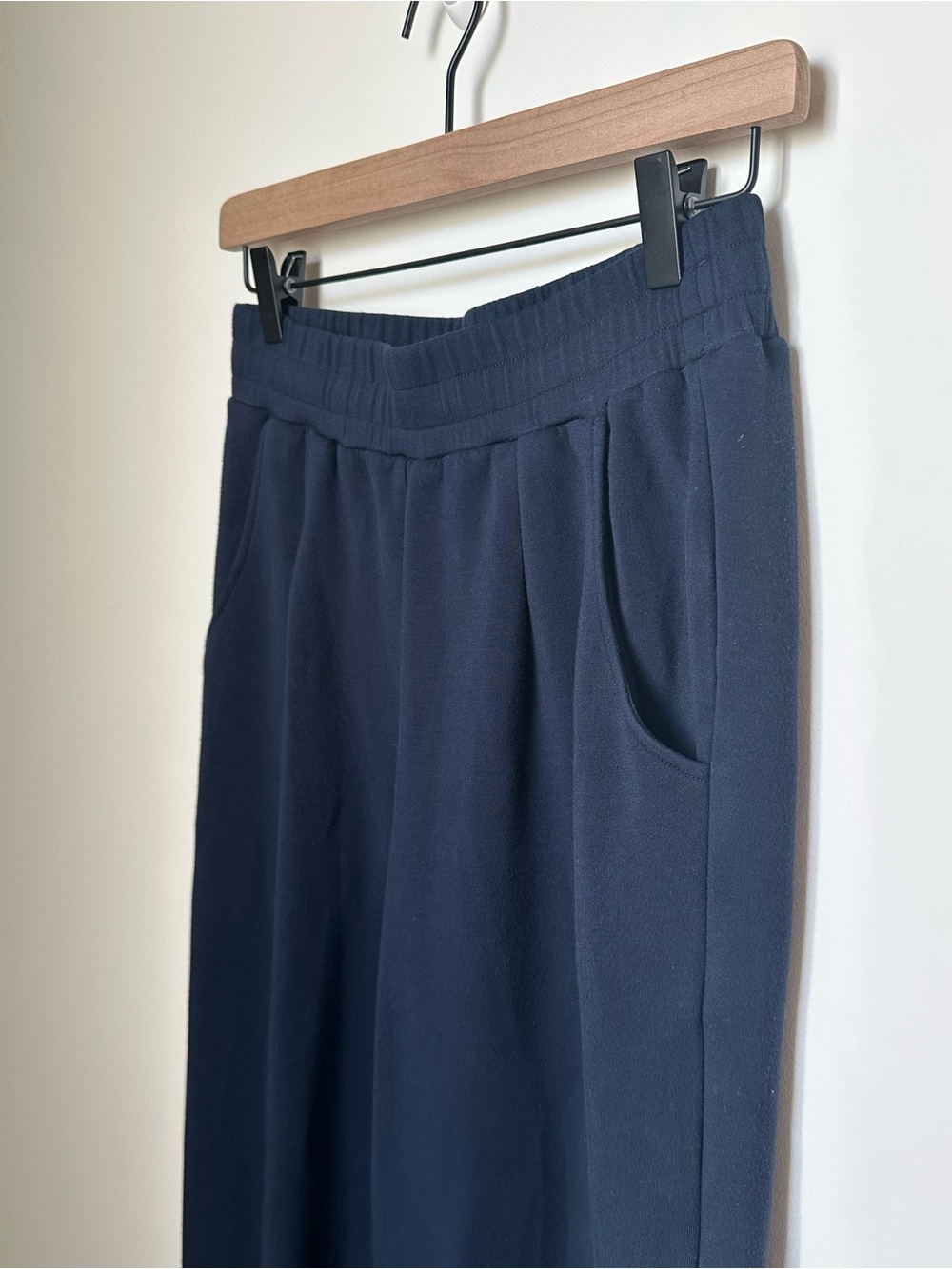 VARLEY Set - Navy Gabriella Sweat (xs) & Rolled Cuff Pant 25 (xs) NWOT - Picture 10 of 15
